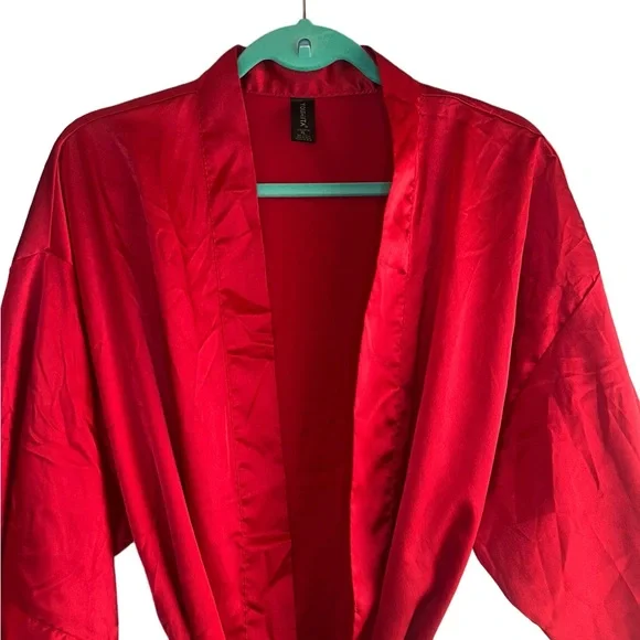 Youmita Red Robe - Picture 2 of 6